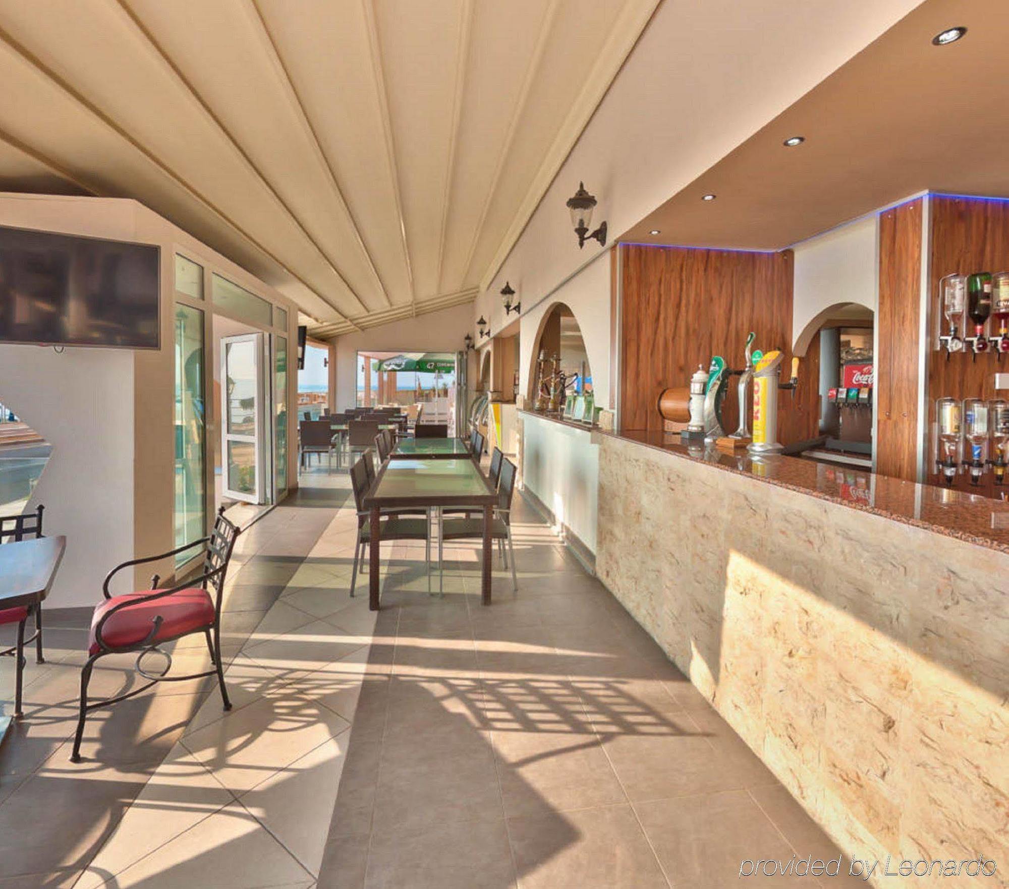 Mackenzie Beach Hotel Larnaka Exterior foto