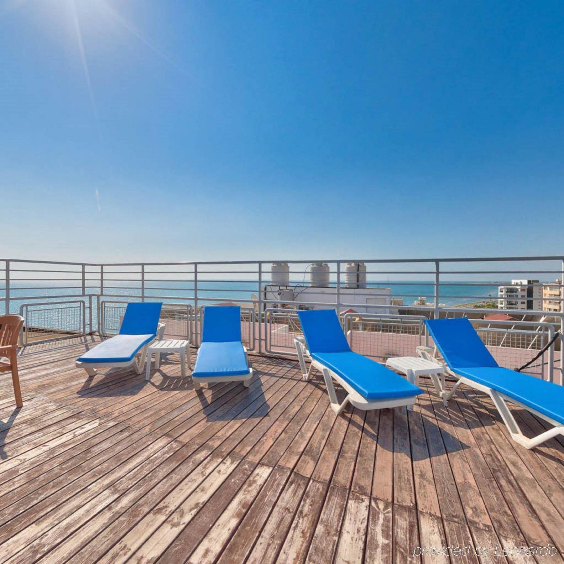 Mackenzie Beach Hotel Larnaka Exterior foto