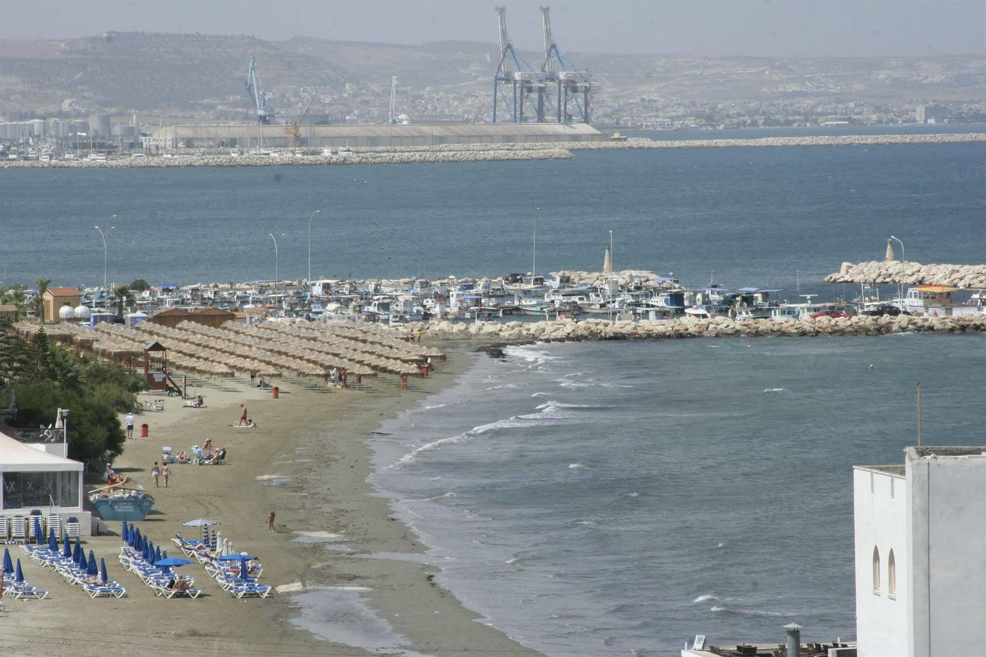 Mackenzie Beach Hotel Larnaka Exterior foto