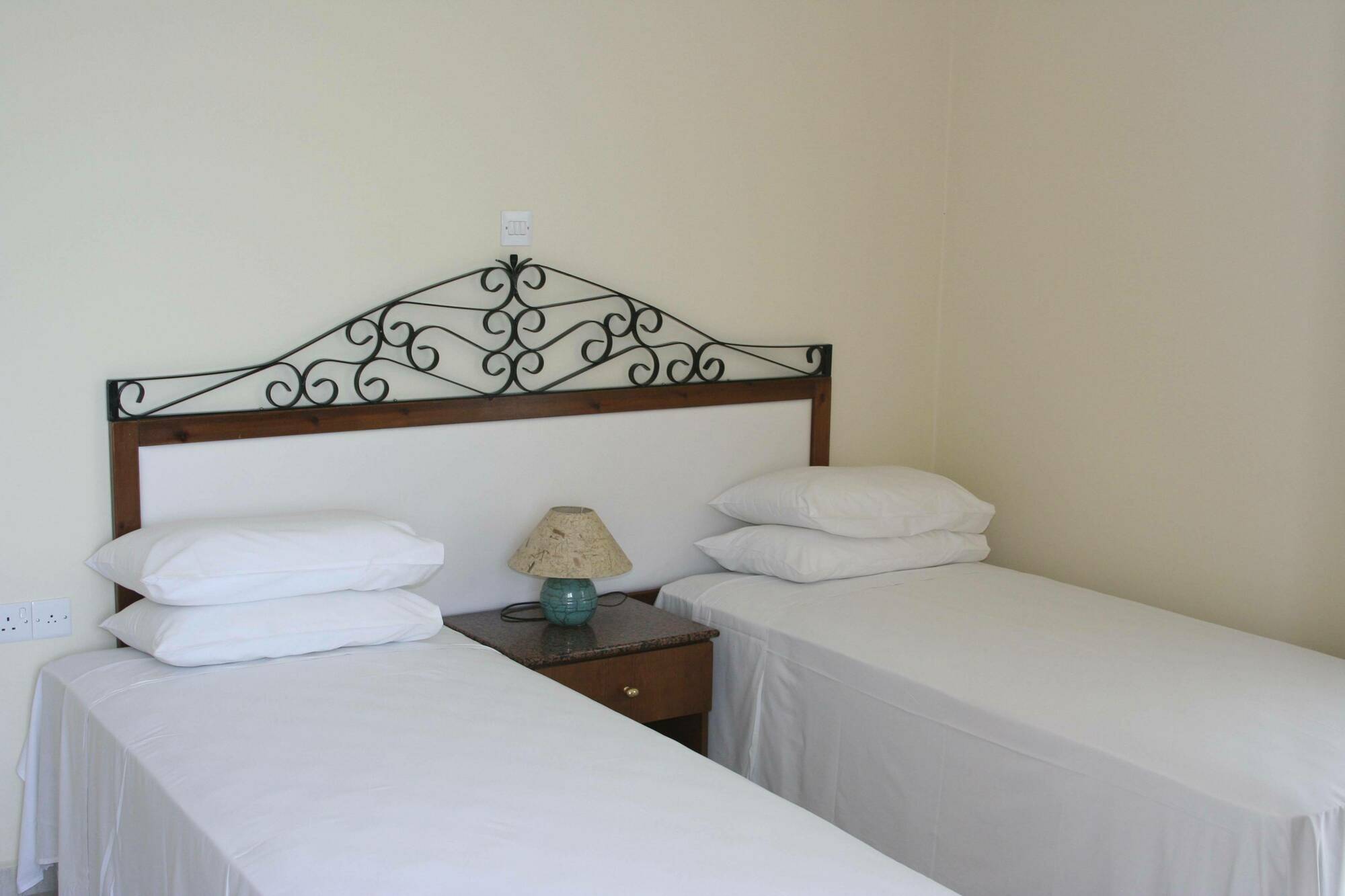 Mackenzie Beach Hotel Larnaka Exterior foto
