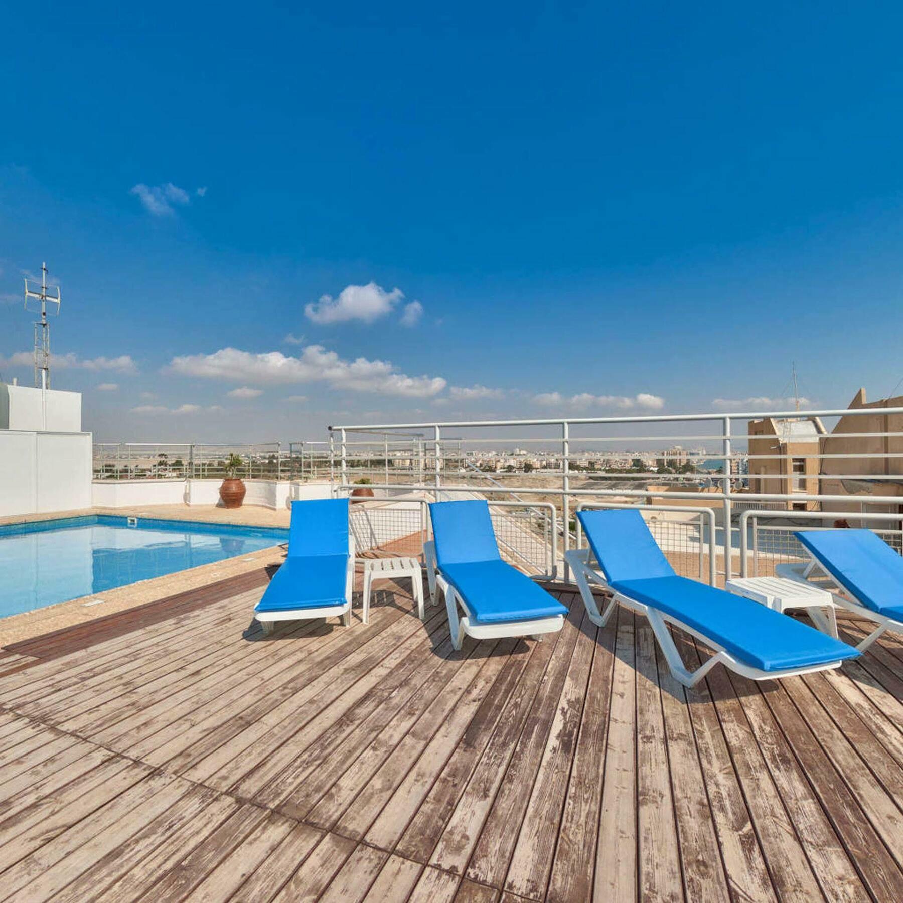 Mackenzie Beach Hotel Larnaka Exterior foto